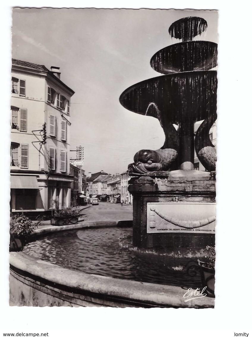 88 Remiremont Fontaine Monumentale Des Dauphins  CPSM GF Edit Estel N°7370 - Remiremont