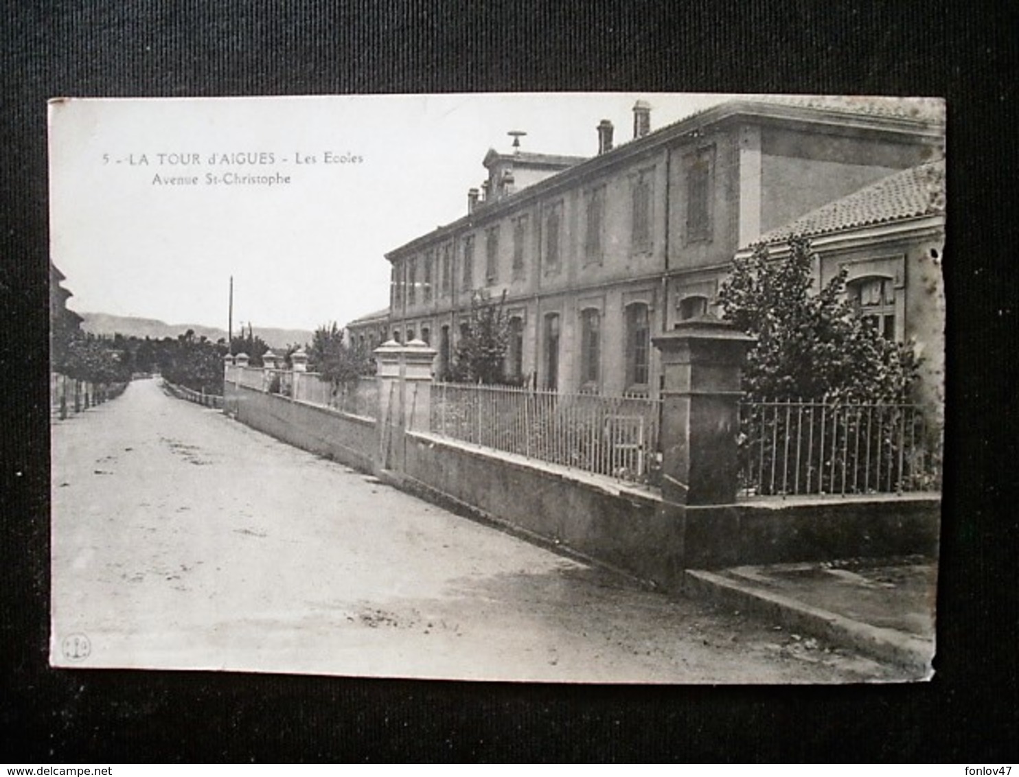 LA TOUR D'AIGUES LES ECOLES - La Tour D'Aigues