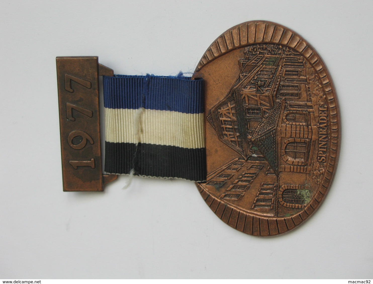 Médaille SPINNRADEL 1977 - KAISERSLAUTERN    *** EN ACHAT IMMEDIAT *** - Professionals/Firms