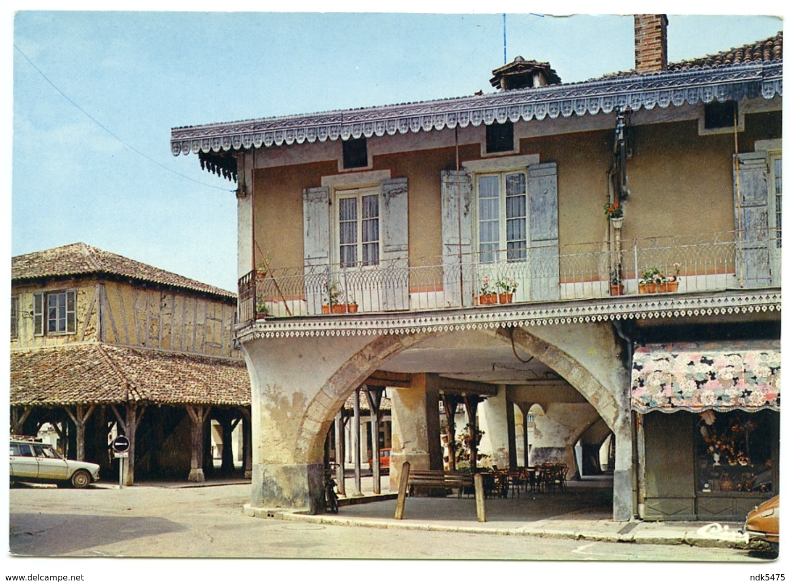 47 : VILLEREAL - LES ARCADES ET LA HALLE (10 X 15cms Approx.) - Autres & Non Classés