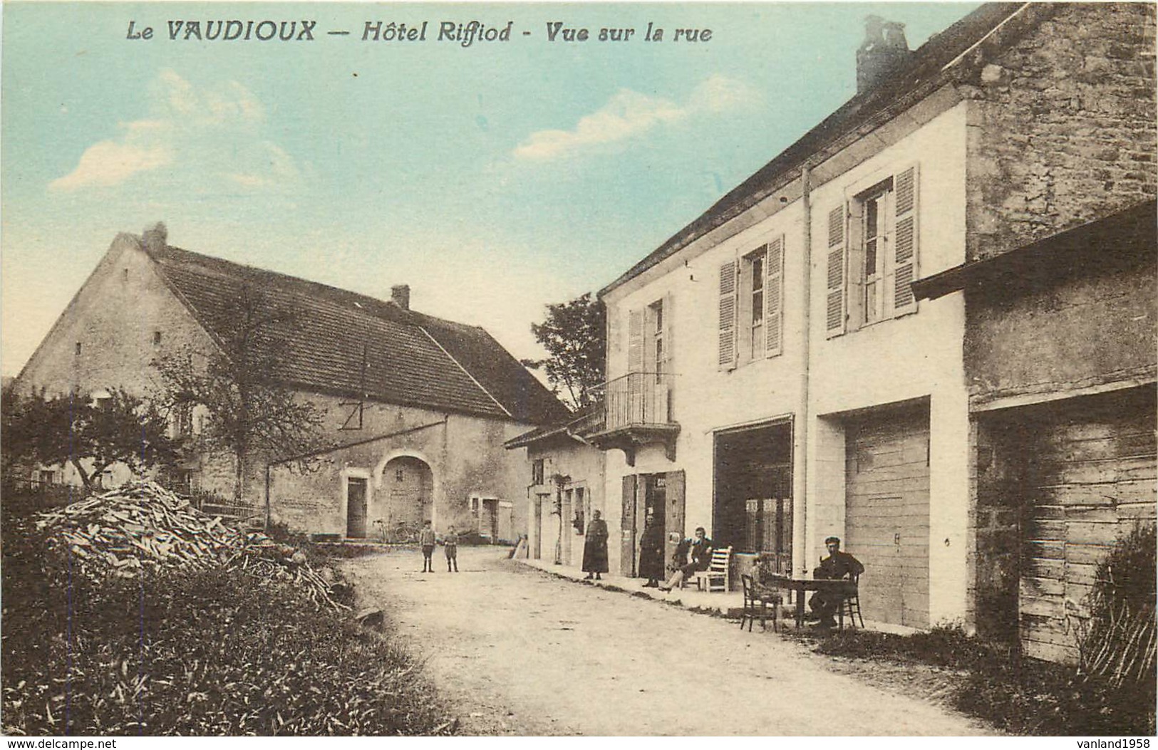 LE VAUDIOUX- Hôtel Riffiod-vue Sur La Rue - Autres & Non Classés