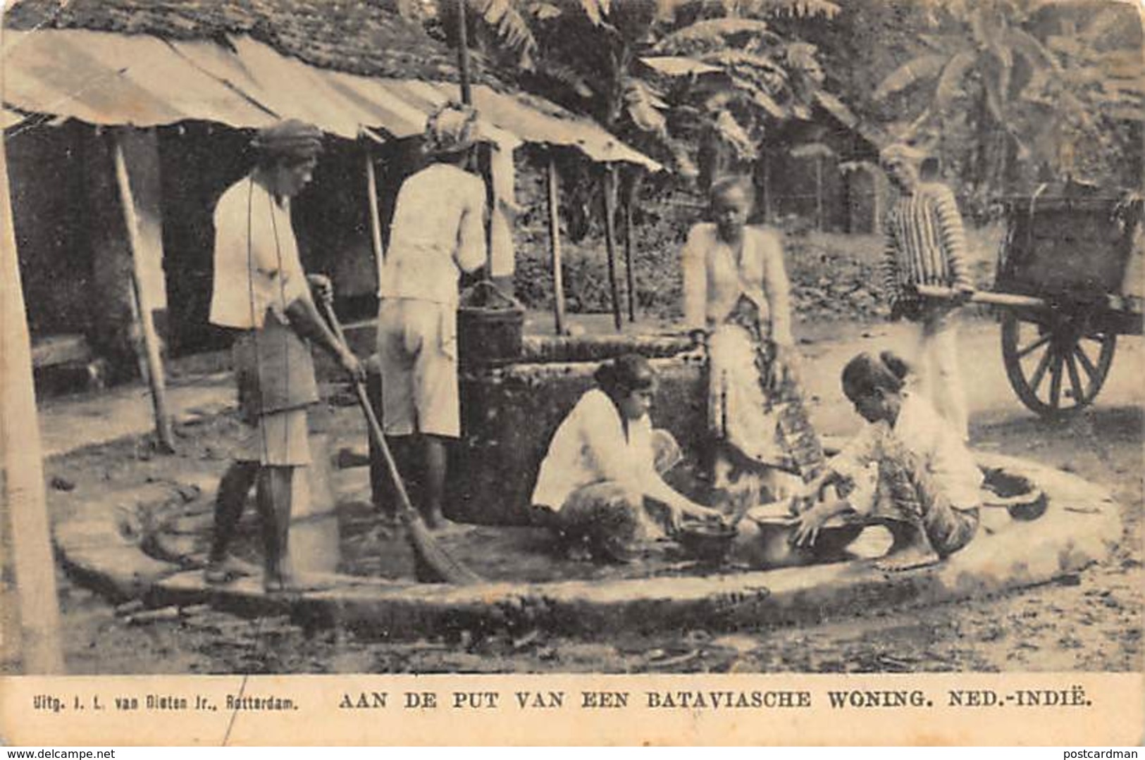 Indonesia - BATAVIA - Men And Women At The Well. - Indonesia