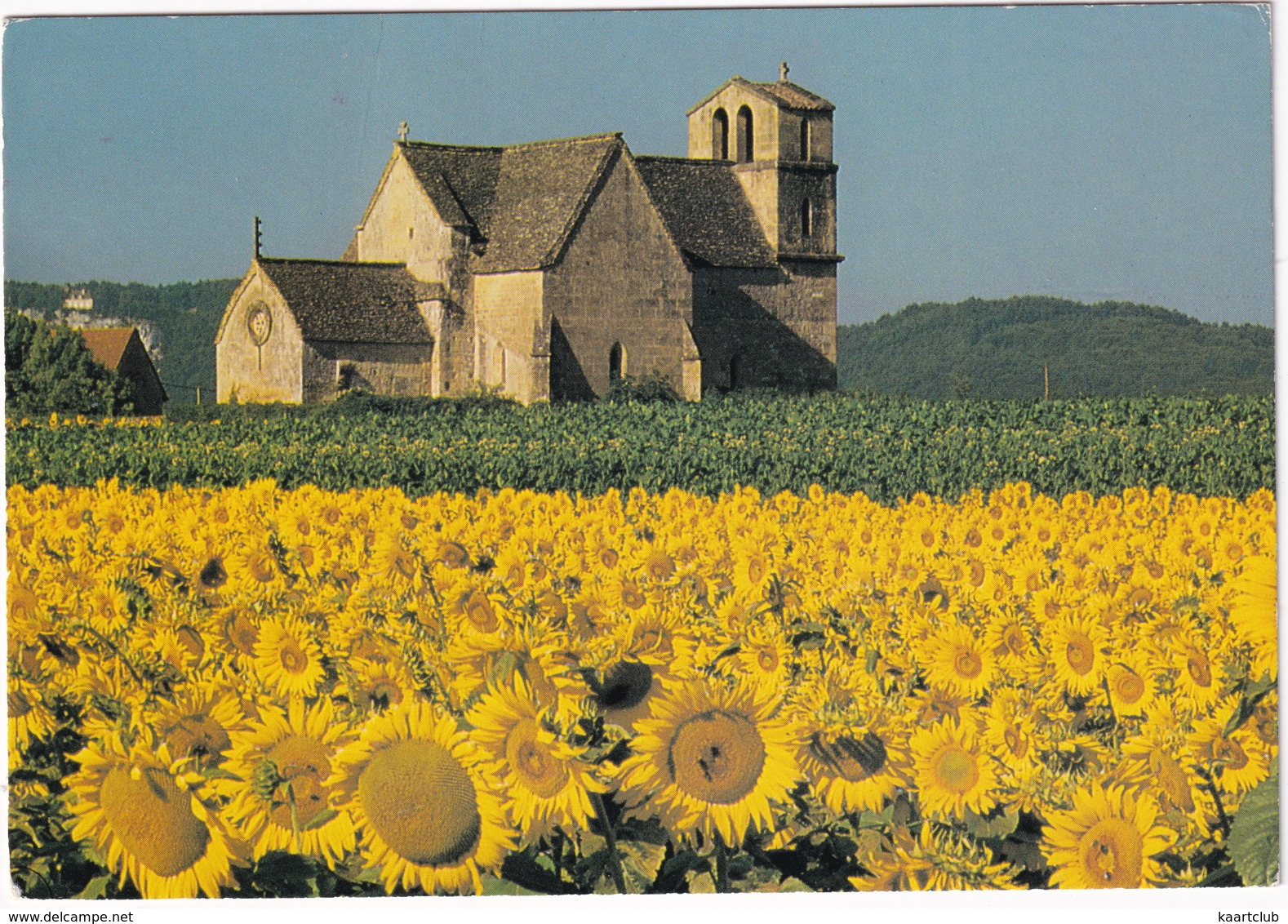 Vezac - L'église Aux Toits De Lauzes Abrite Une Belle Piéta De La Renaissance - (Dordogne) - Sarlat La Caneda