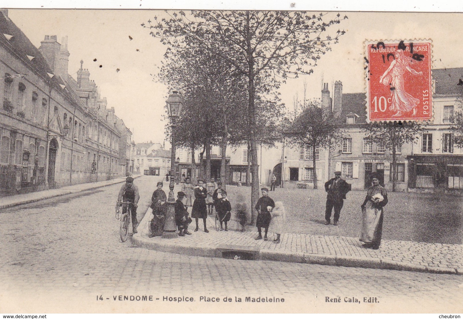 41 VENDOME. CPA . RARETÉ. HOSPICE PLACE DE LA MADELEINE..ANIMATION.  ANNEE 1909 + TEXTE - Vendome