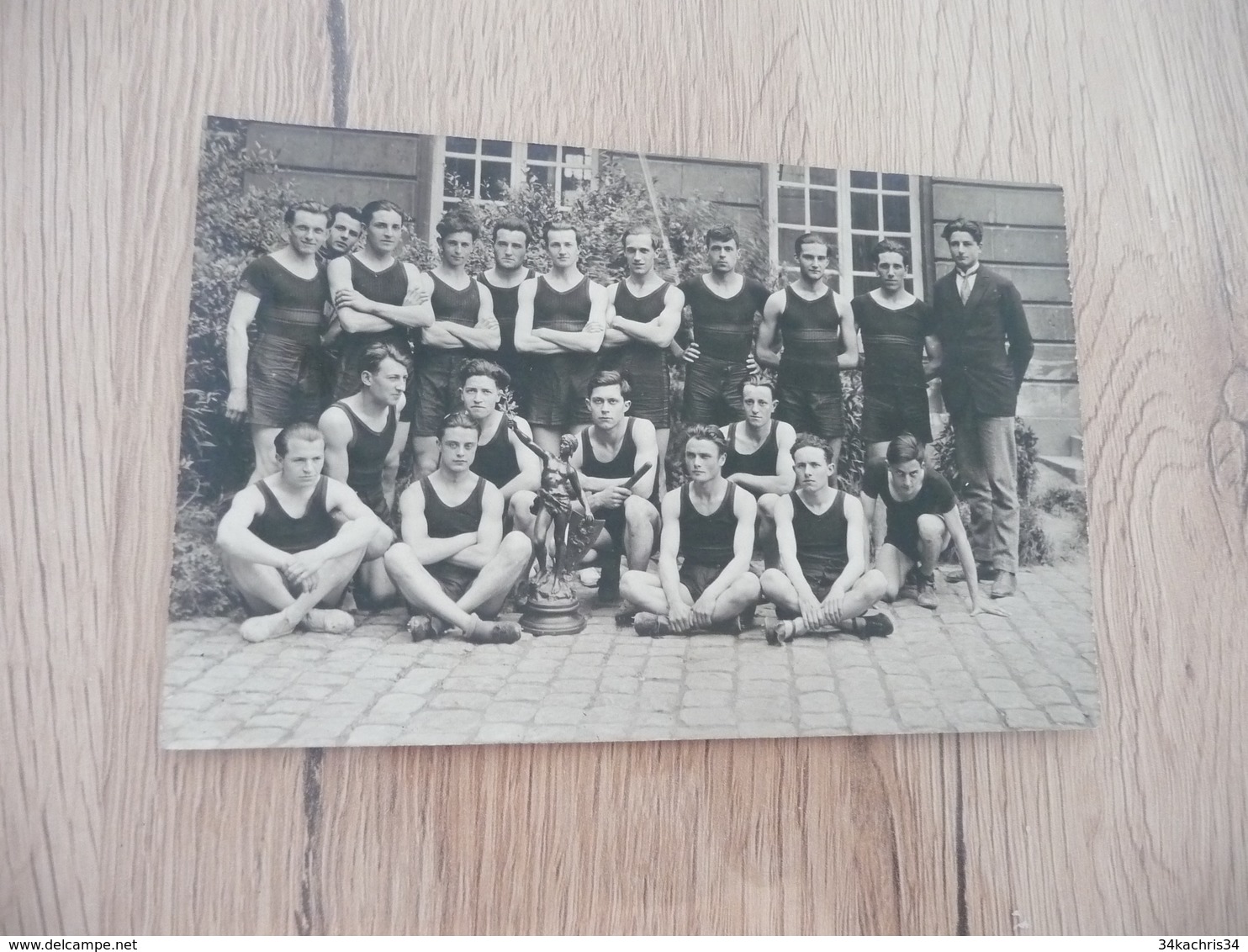 Carte Photo Athlétisme Groupe D'athlètes En Pose Coupe Vainqueurs - Atletiek