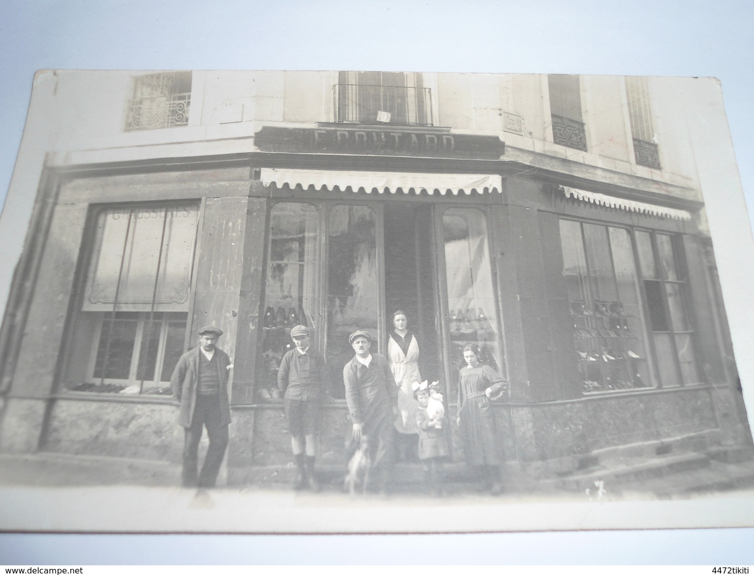 C.P.A.- Carte Photo.- Fresnay Sur Sarthe (72) - Magasin Chaussures & Employés - Maison Boutard  - 1924 - SUP (BV 51) - Other & Unclassified