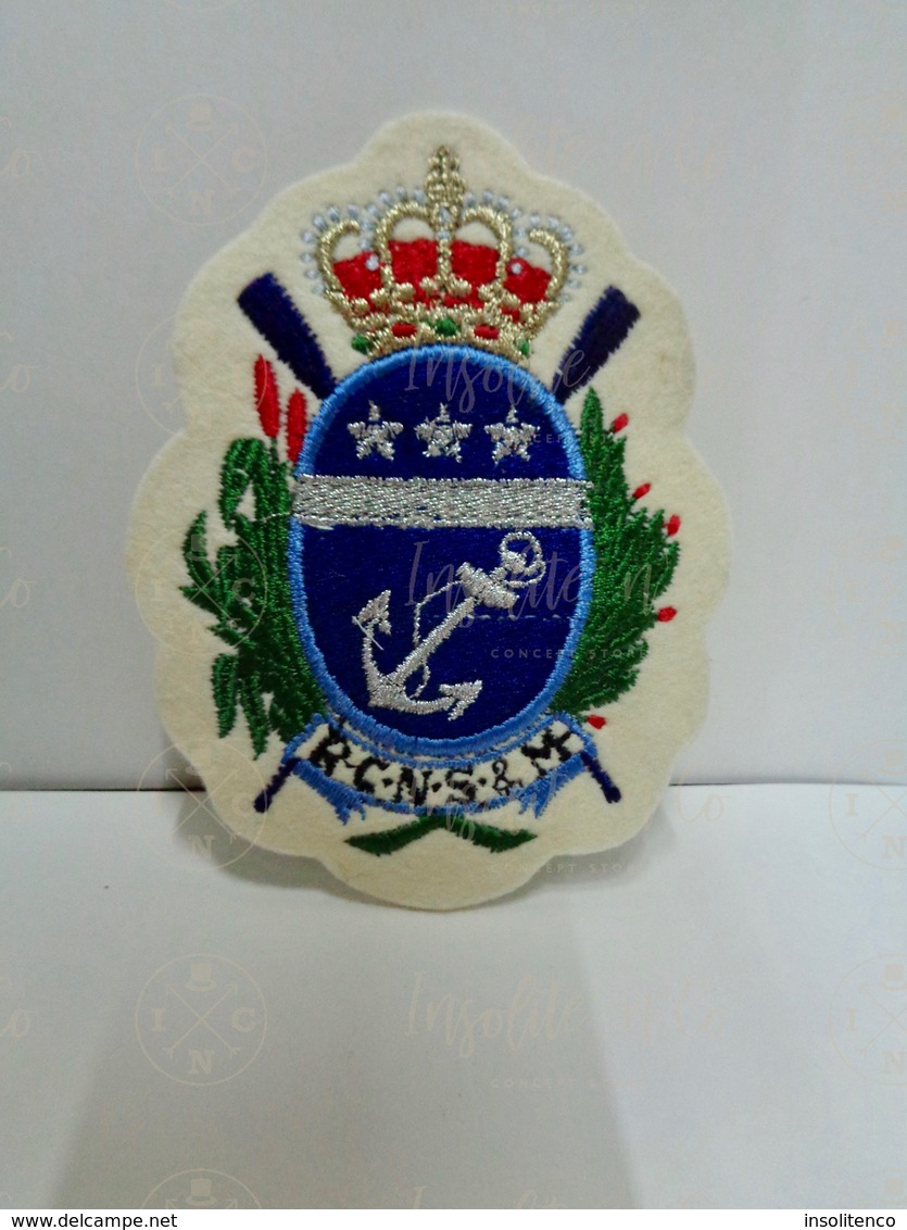 Badge En Tissu Brodé Du Royal Club Nautique Sambre & Meuse  (blason Crée Par Félicien Rops à L'origine) - Canottaggio