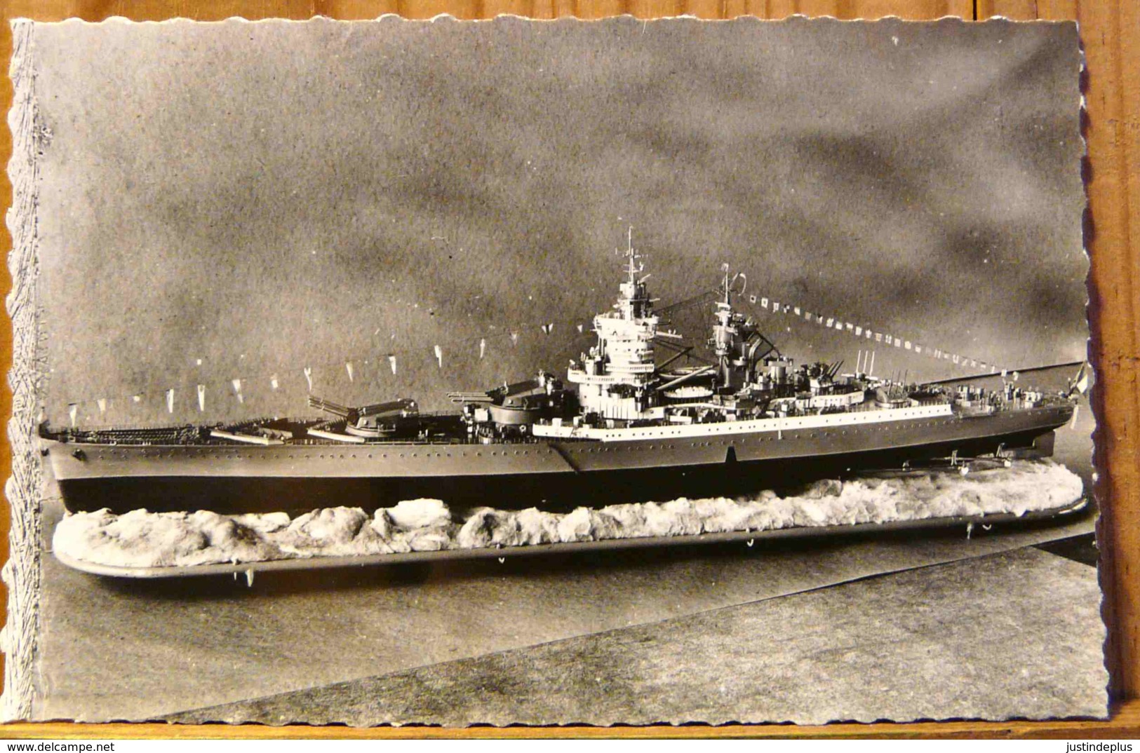 LE RICHELIEU MAQUETTE AU 1/100E - Warships