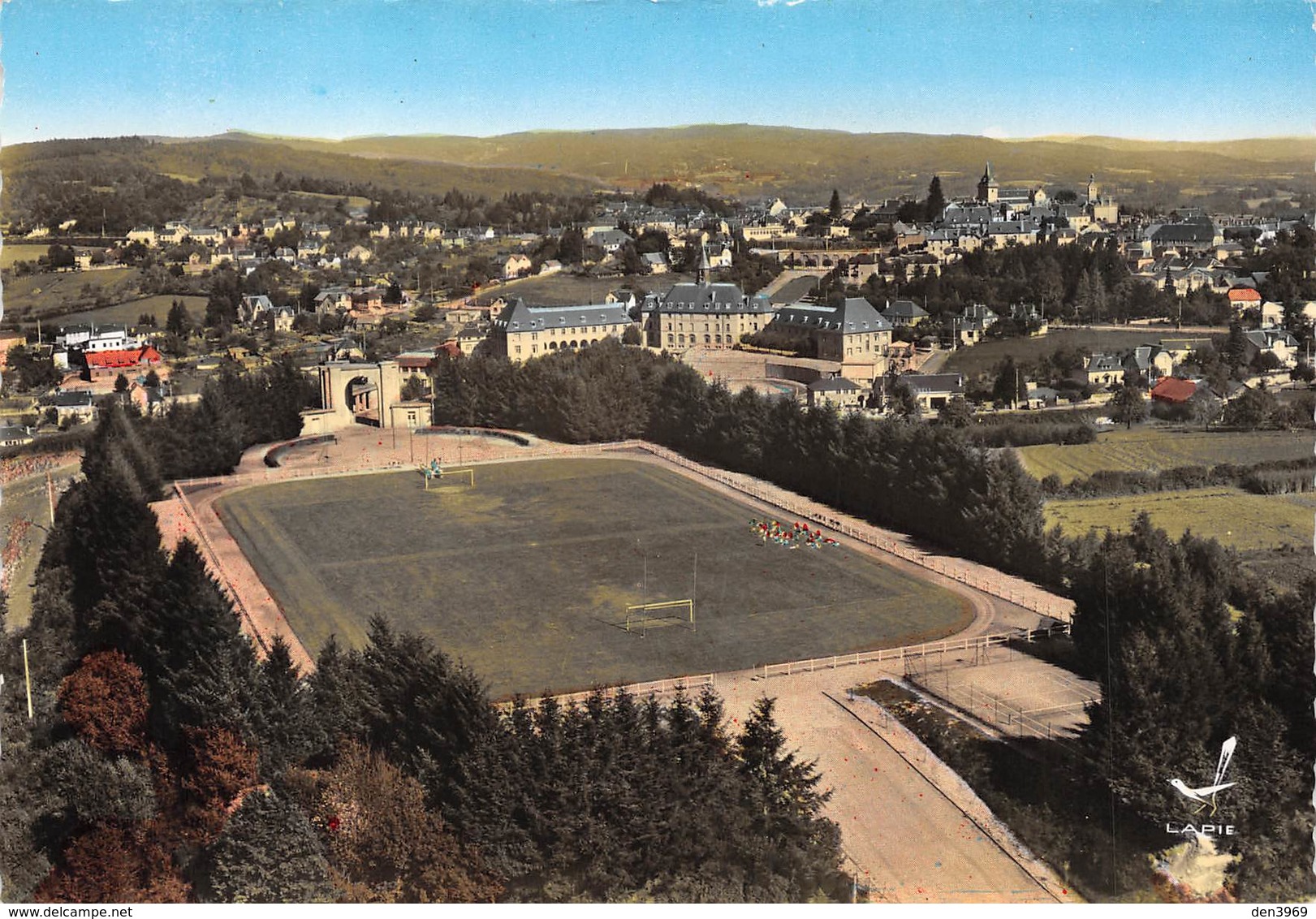 EGLETONS - Terrain De Sports Et Vue Générale - Stade - Egletons