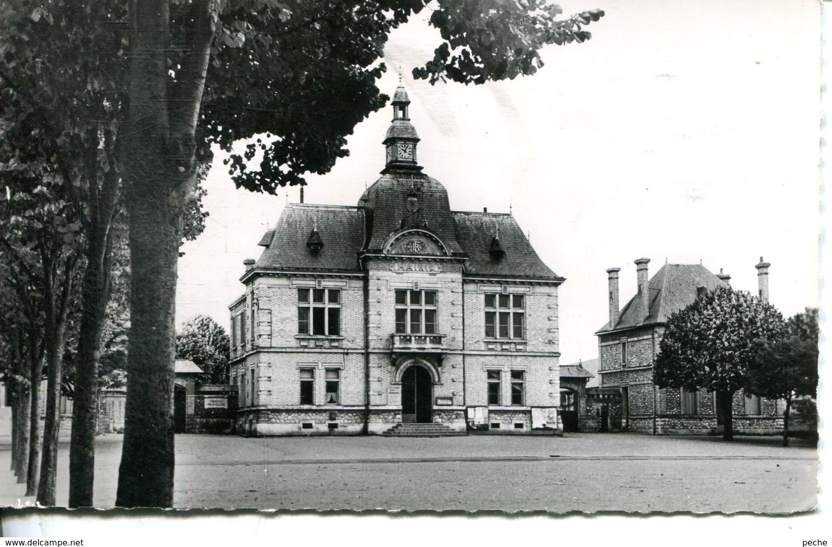 N°73858 -cpsm Saint Pierre Des Corps -la Mairie Et Les écoles- - Altri & Non Classificati