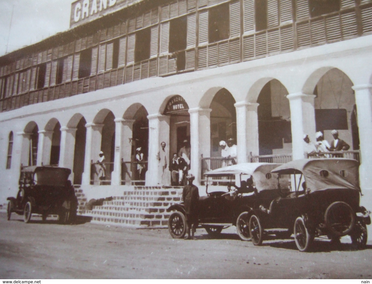 YEMEN - ADEN - " GRAND  ROYAL HOTEL , ADEN " - VIEILLES VOITURES - - Yemen