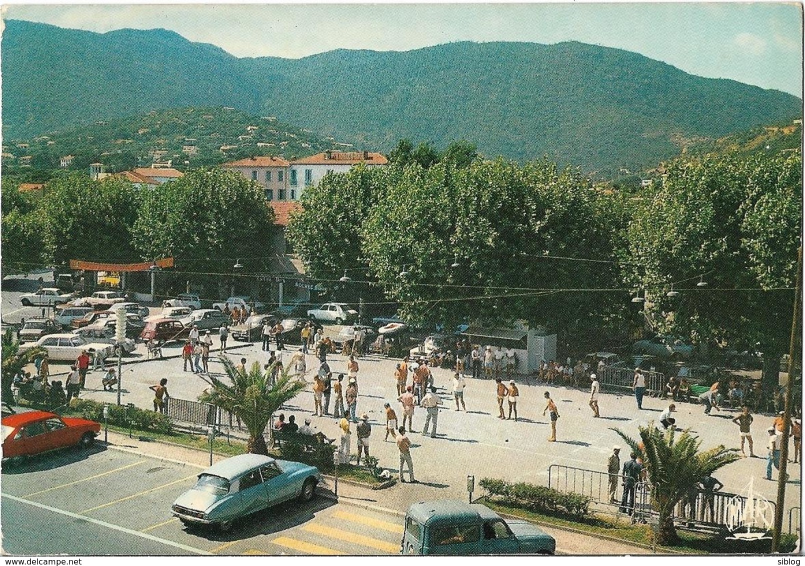 CPM/CPSM - CAVALAIRE SUR MER -  Le Jeux De Boules (voitures, DS) - Cavalaire-sur-Mer