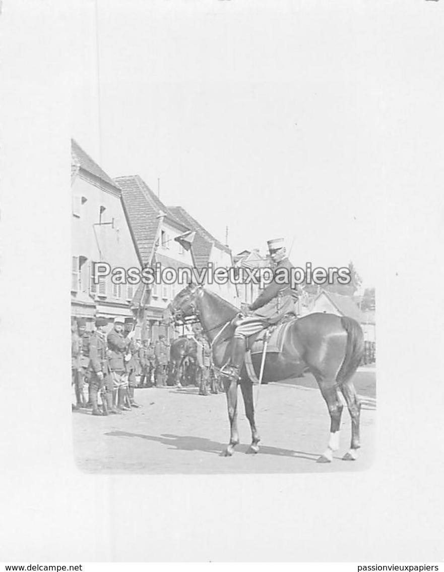 PHOTO SARRALBE 1933/34 ?  RUE NAPOLEON) DEFILE MILITAIRE - Sarralbe