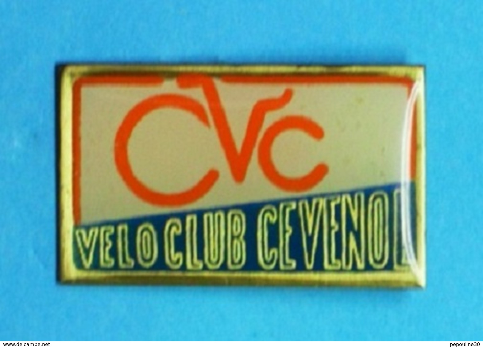 1 PIN'S  //   ** VÉLO CLUB CÉVENOL / C V C ** - Cyclisme