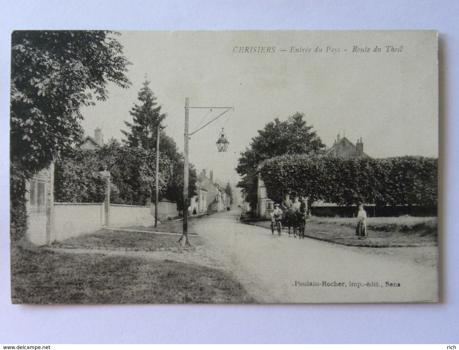 CPA (89) Yonne - CERISIERS - Entrée Du Pays - Route Du Theil - Cerisiers