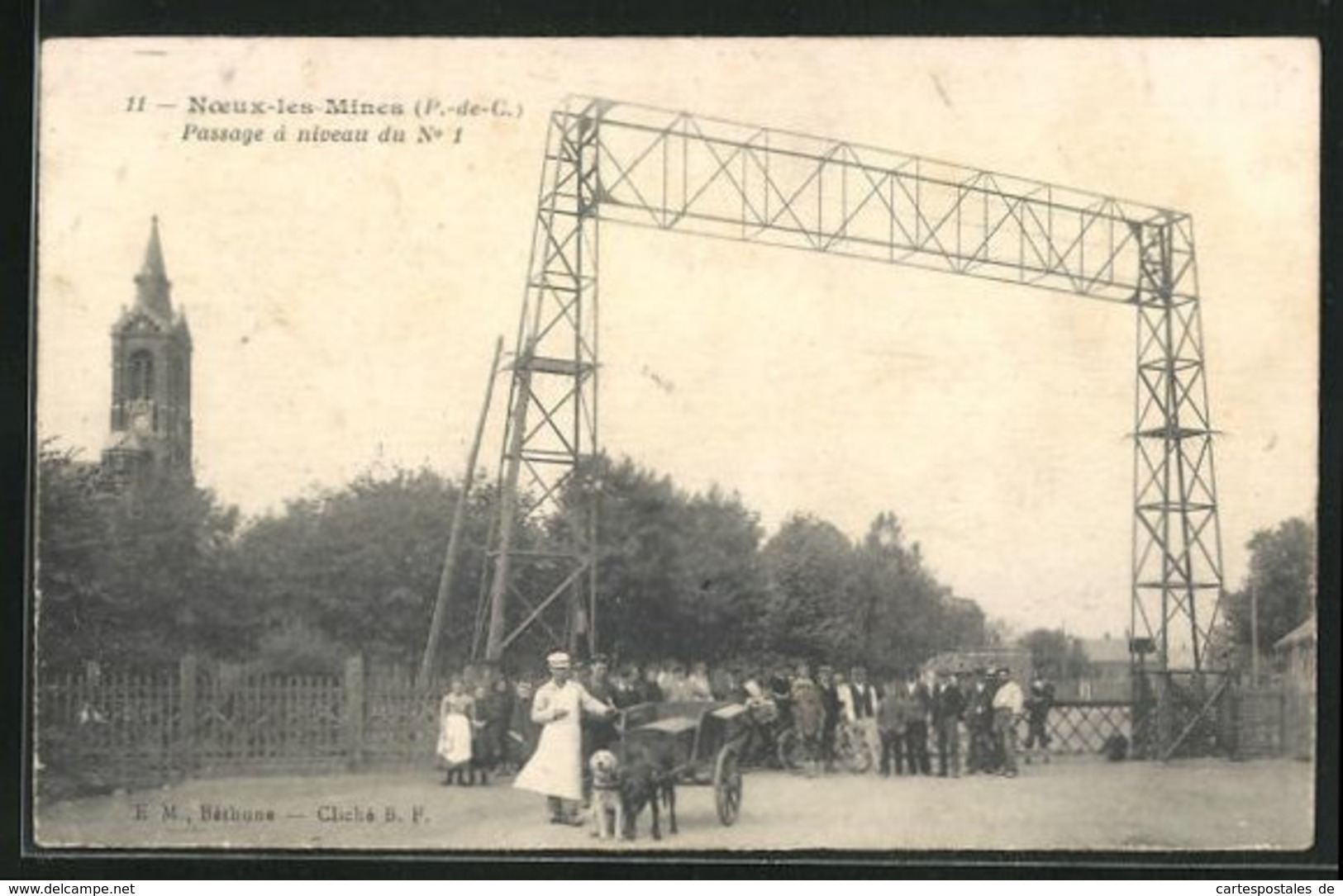 CPA Noeux-les-Mines, Passage A Niveau Du No. 1 - Noeux Les Mines