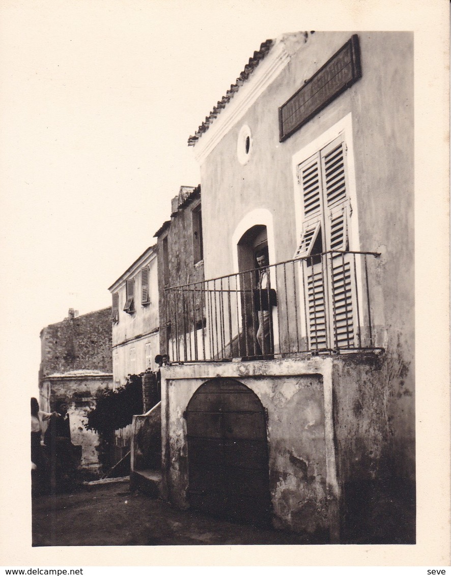 CARGESE CORSE Juillet 1926  Hôtel CYRIVOS Ou GYRIVOS Photo Amateur Format Environ 7,5 Cm X 5,5 Cm - Lieux