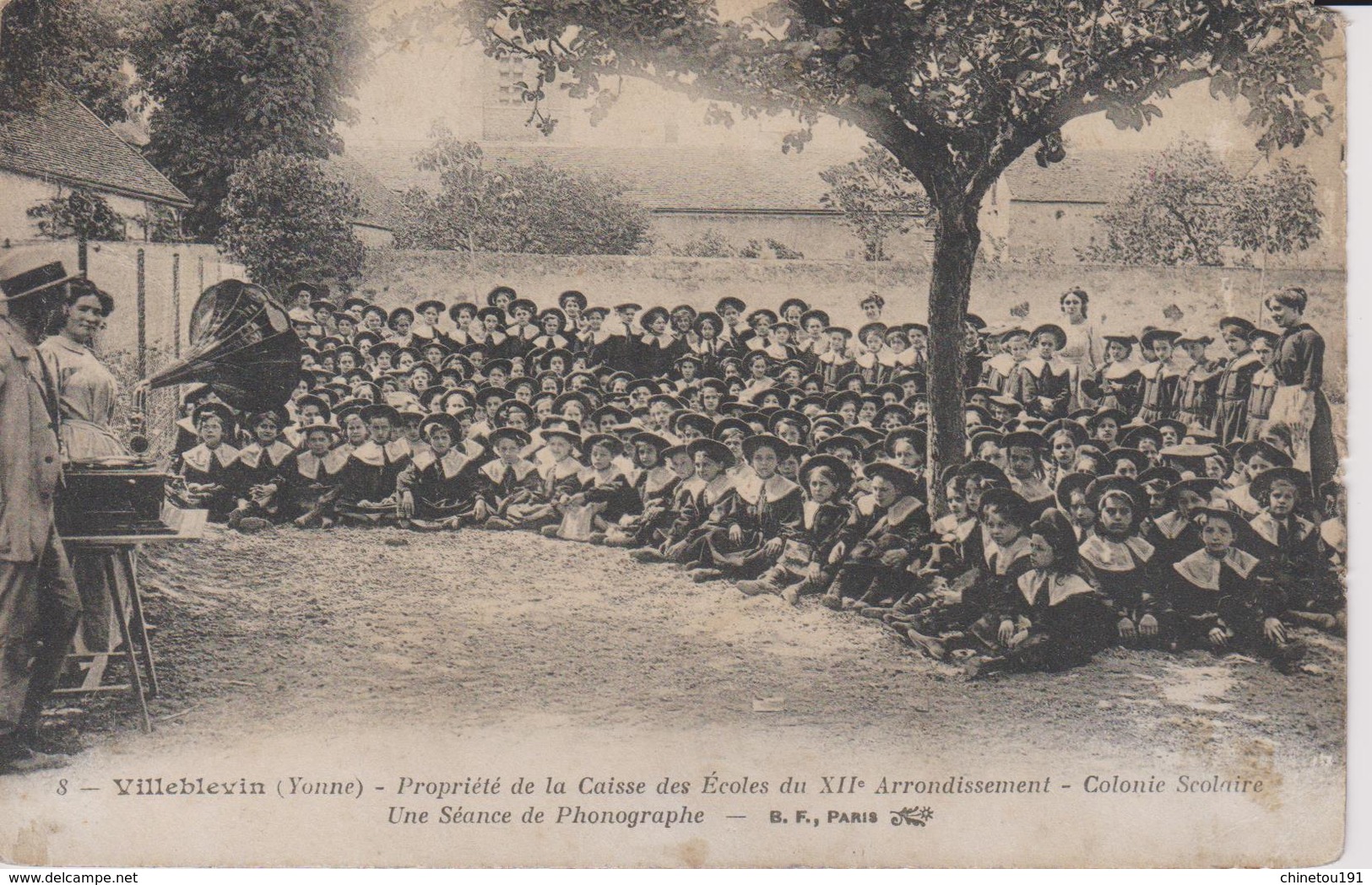 Villeblevin Propiété De La Caisse Des Ecoles Du XIIè Colononie Scolaire Une Séance De Phonographe - Villeblevin