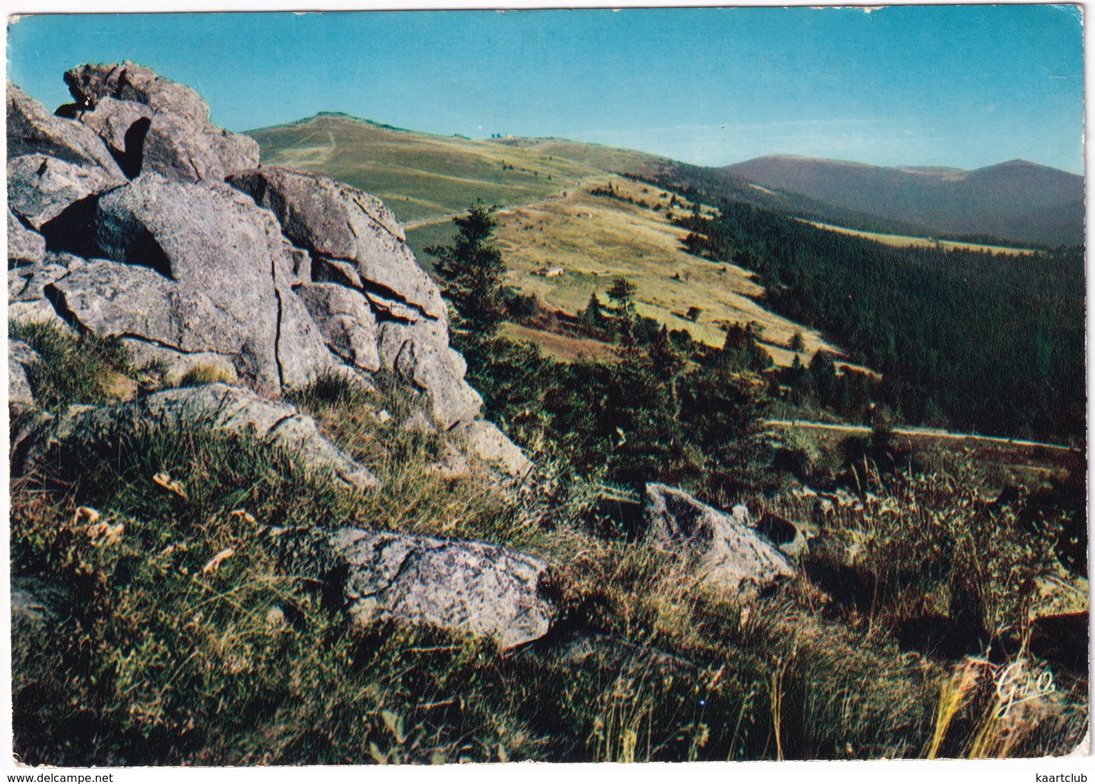 Col Du Beal, Alt. 1440 M. - Perpective En Direction Sud - Les Monts Du Forez (Sommet De Pierre-en-Haute) - Clermont Ferrand