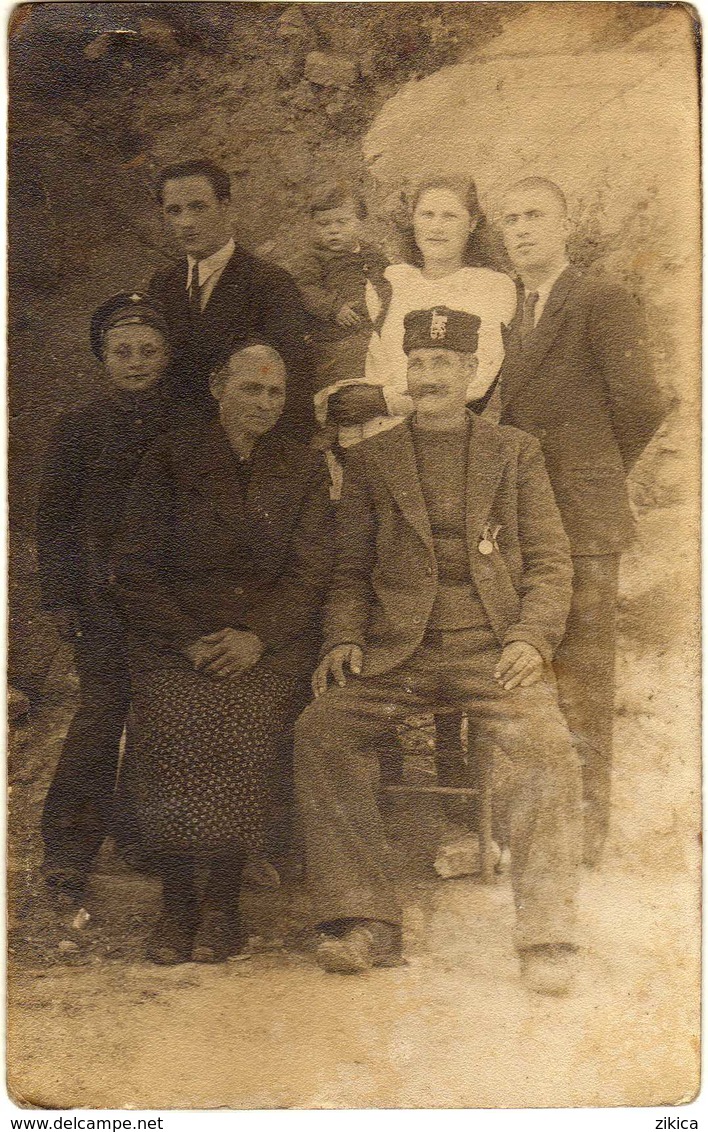 Photo - ( 14.5 Cm / 9 Cm ),Macedonia - Military Veteran And Family - Anonymous Persons - Persone Anonimi