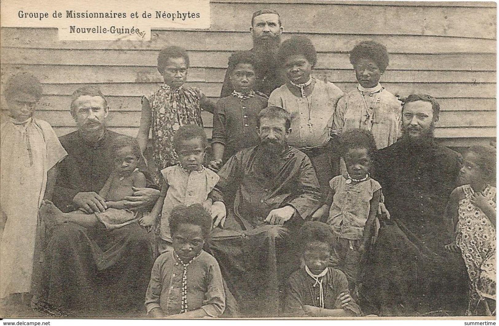 PAPOUASIE  NOUVELLE-GUINÉE  /   GROUPE  DE  MISSIONNAIRES  ET  DE  NÉOPHYTES - Papua New Guinea