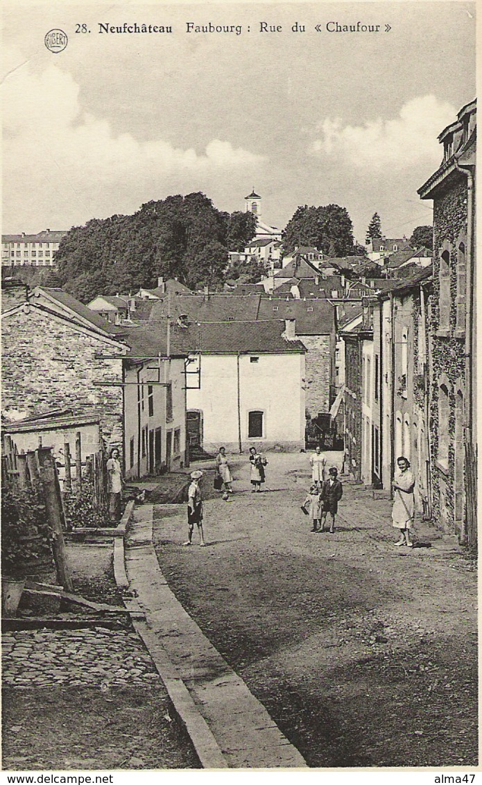 Neufchâteau - 28. Rue Du Chaufour Animée - Circulé 1955 - Neufchâteau