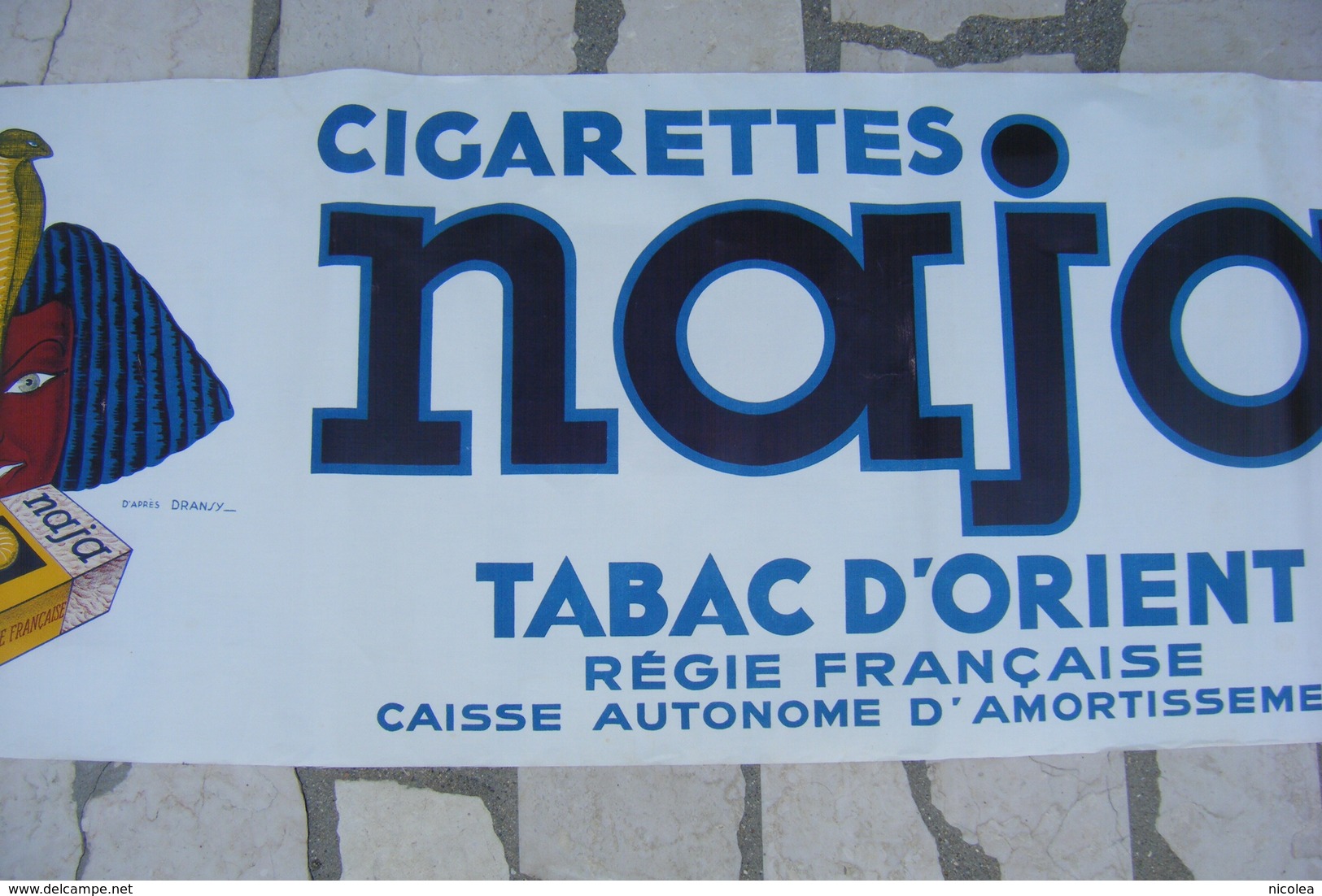 TABAC - PAR DRANSY GRANDE AFFICHE PUBLICITAIRE 1937 ENTOILEE CIGARETTES NAJA  119 X 39 CM Création De La Vasselais Paris - Objets Publicitaires