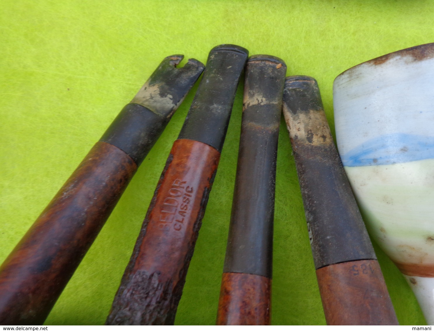 lot de  pipes et autre  matiere a identifier -4-