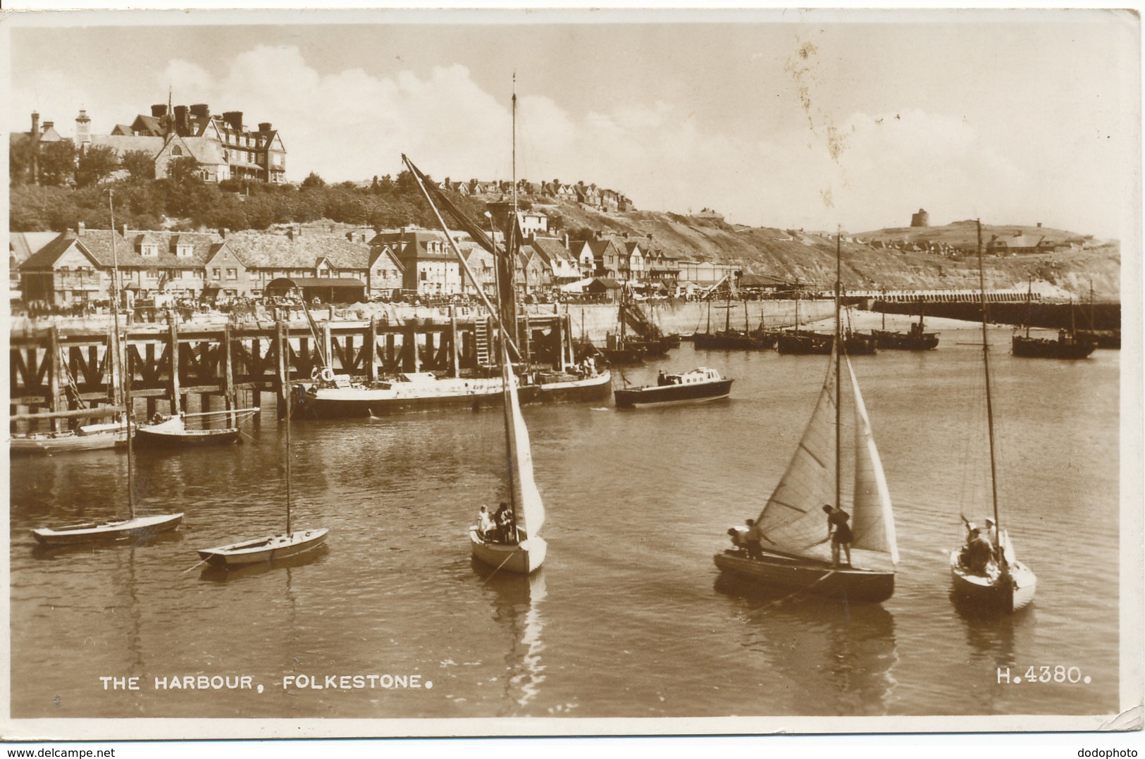 PC13600 The Harbour. Folkestone. Valentine And Sons. RP. 1956 - Welt