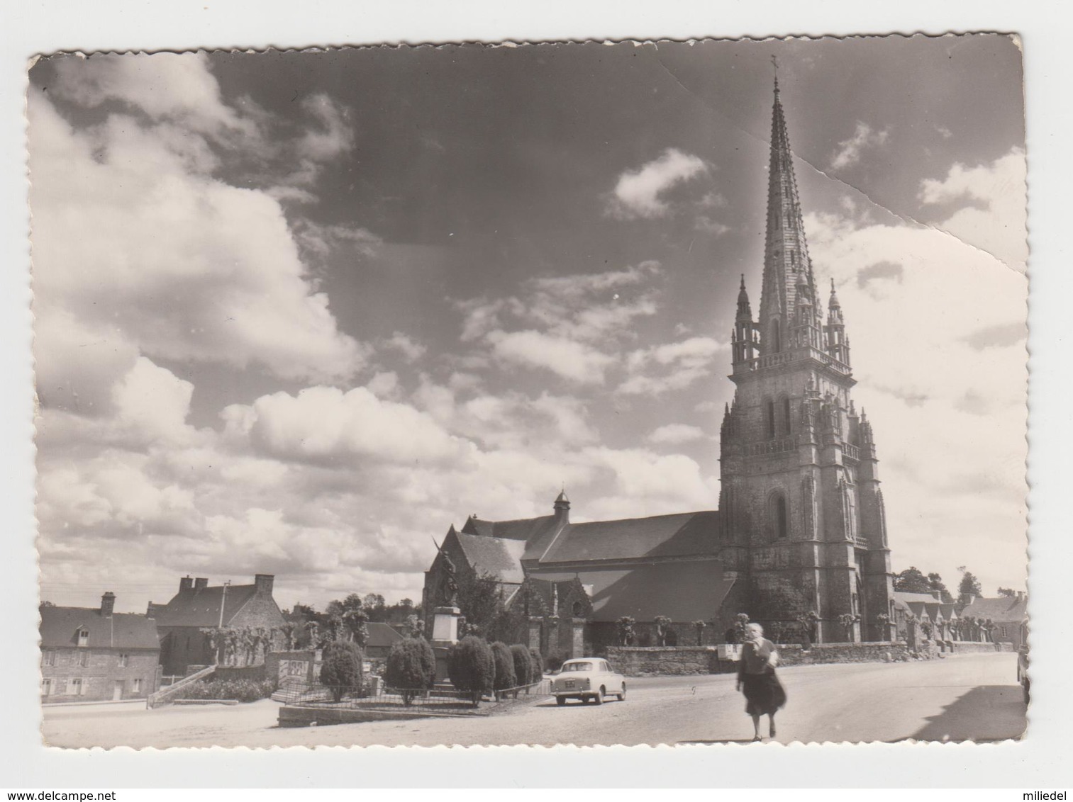 NO172 - BOURBRIAC - L'Eglise Et La Place Du Centre - Voiture Ancienne - Altri & Non Classificati