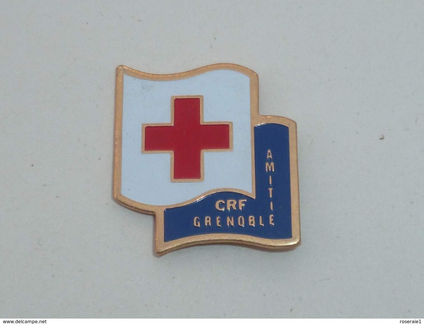 Pin's CROIX ROUGE, CRF AMITIE GRENOBLE - Brandweerman