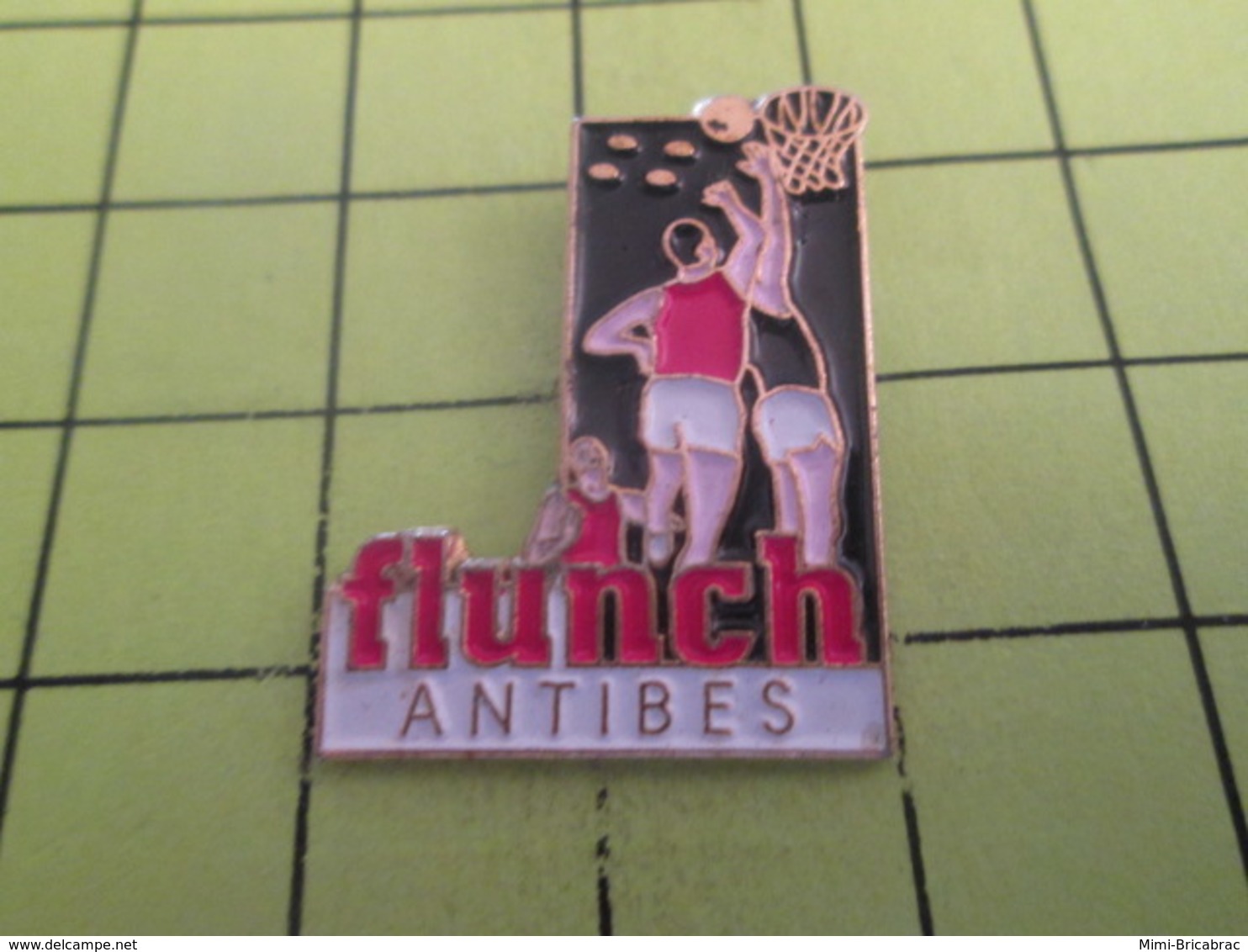 SP05 Pin's Pins / Beau Et Rare : THEME SPORTS / RESTAURANT FLUNCH ANTIBES (Coucou Gégé) BASKET-BALL - Basketball