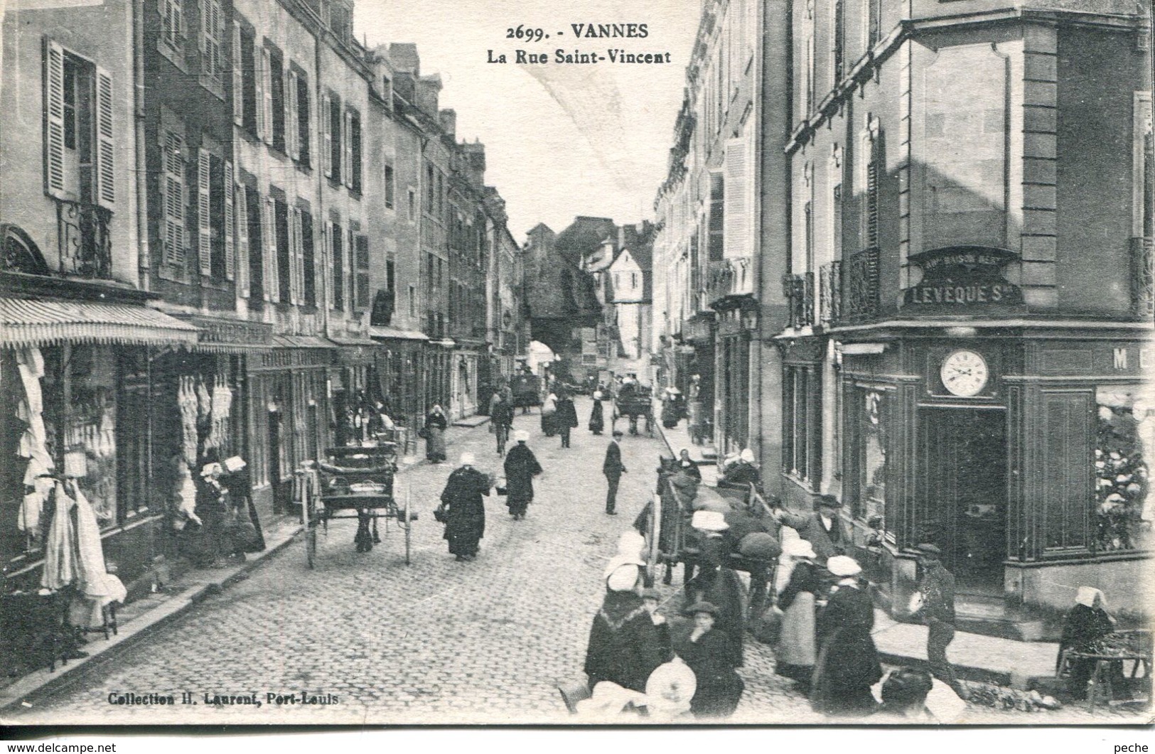 N°73937 -cpa Vannes -la Rue Saint Vincent- - Vannes