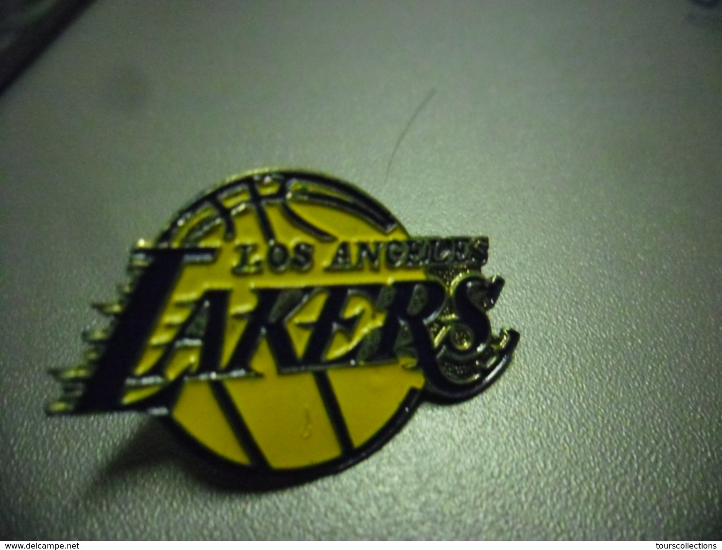 Pin's BASKET USA - LOS ANGELES LAKERS - Basketball @ 28 Mm X 18 Mm - Basketball