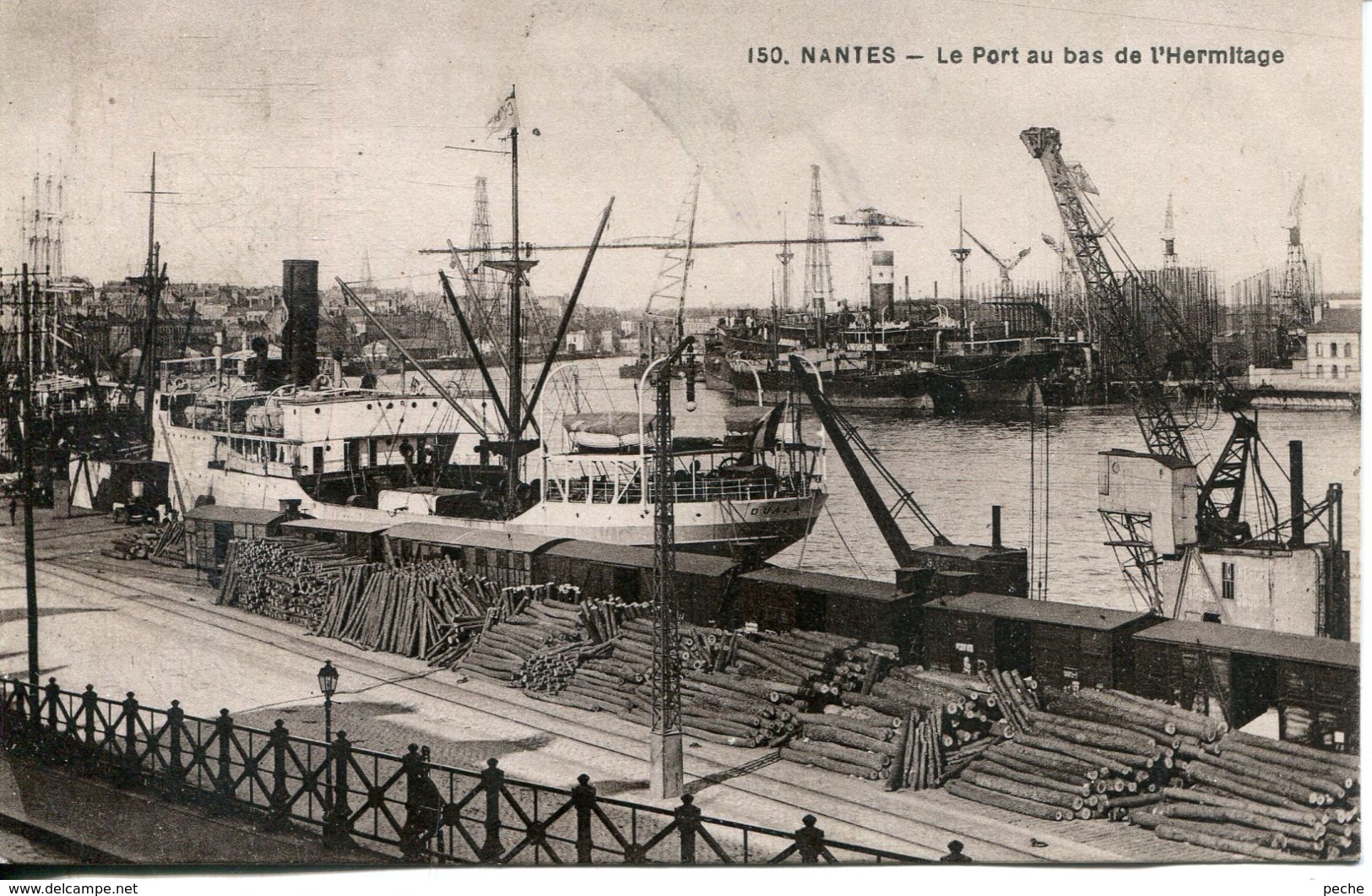 N°73946 -cpa Nantes -le Port- Le "Duala" à Quai- - Cargos