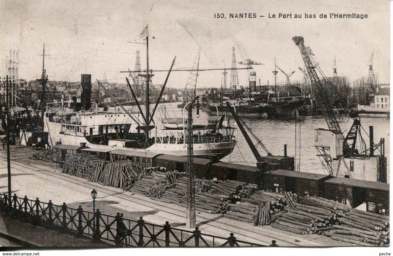 N°73946 -cpa Nantes -le Port- Le "Duala" à Quai- - Commerce