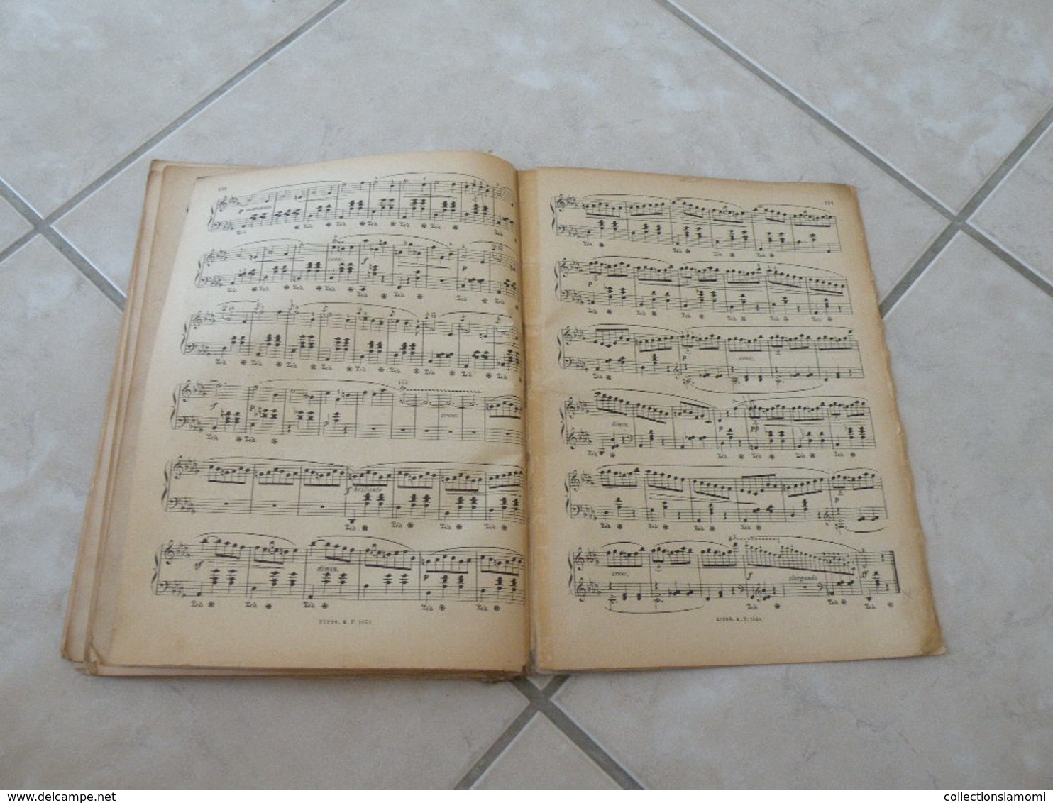 Les Classiques Favoris du Piano -(Voir les photos table des 29 titres)- Livre de Partition 139 pages