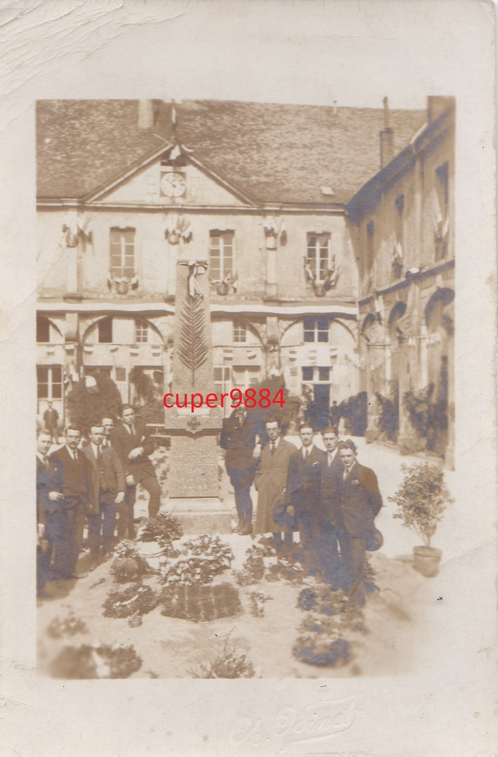 55   COMMERCY - CARTE  PHOTO - COUR ECOLE NORMALE : MONUMENT AUX  INSTITUTEURS DE LA MEUSE  MORTS POUR LA PATRIE - Commercy