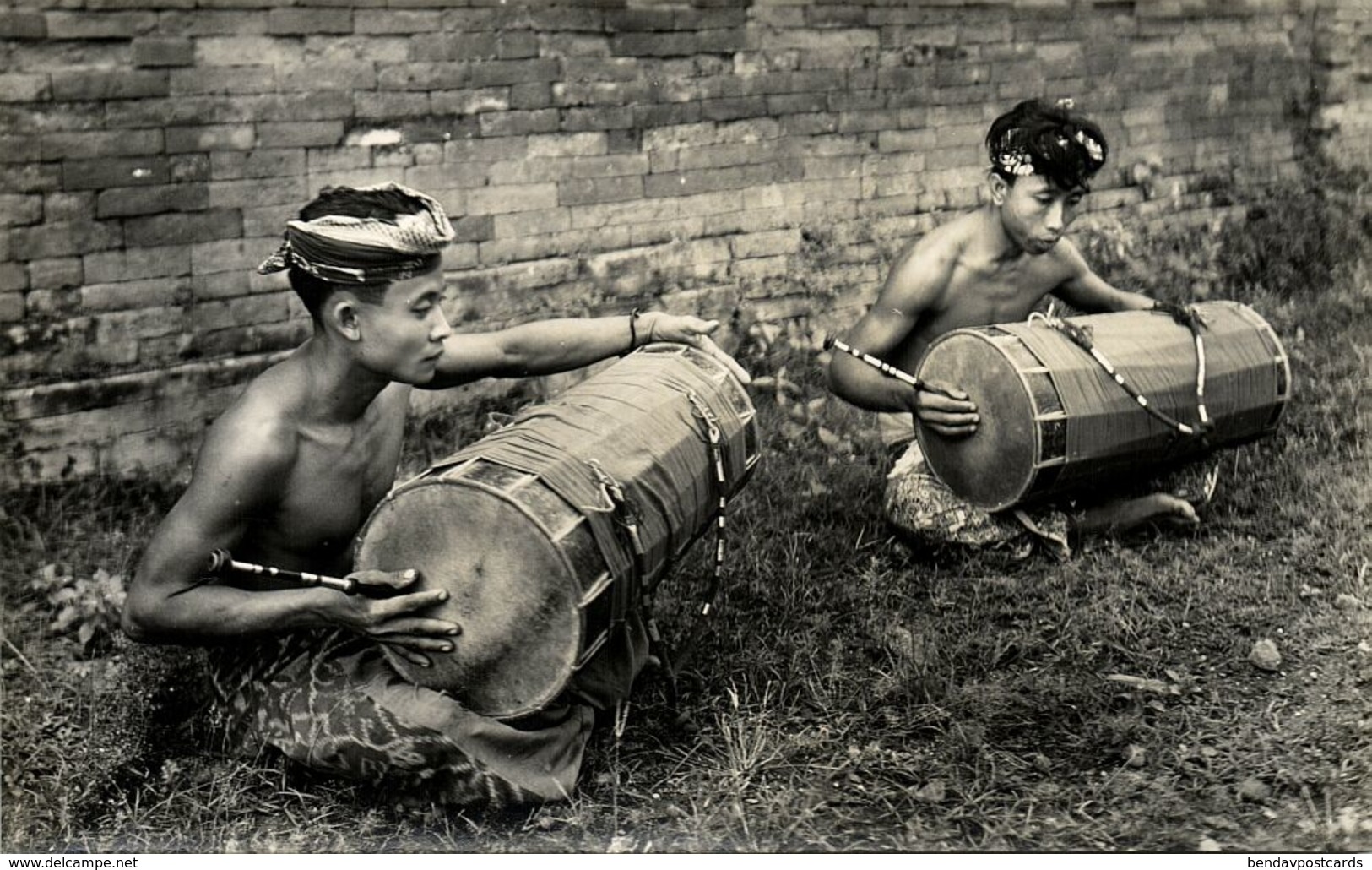 Indonesia, BALI, Native Boys Playing Drums (1930s) RPPC Postcard - Indonesië