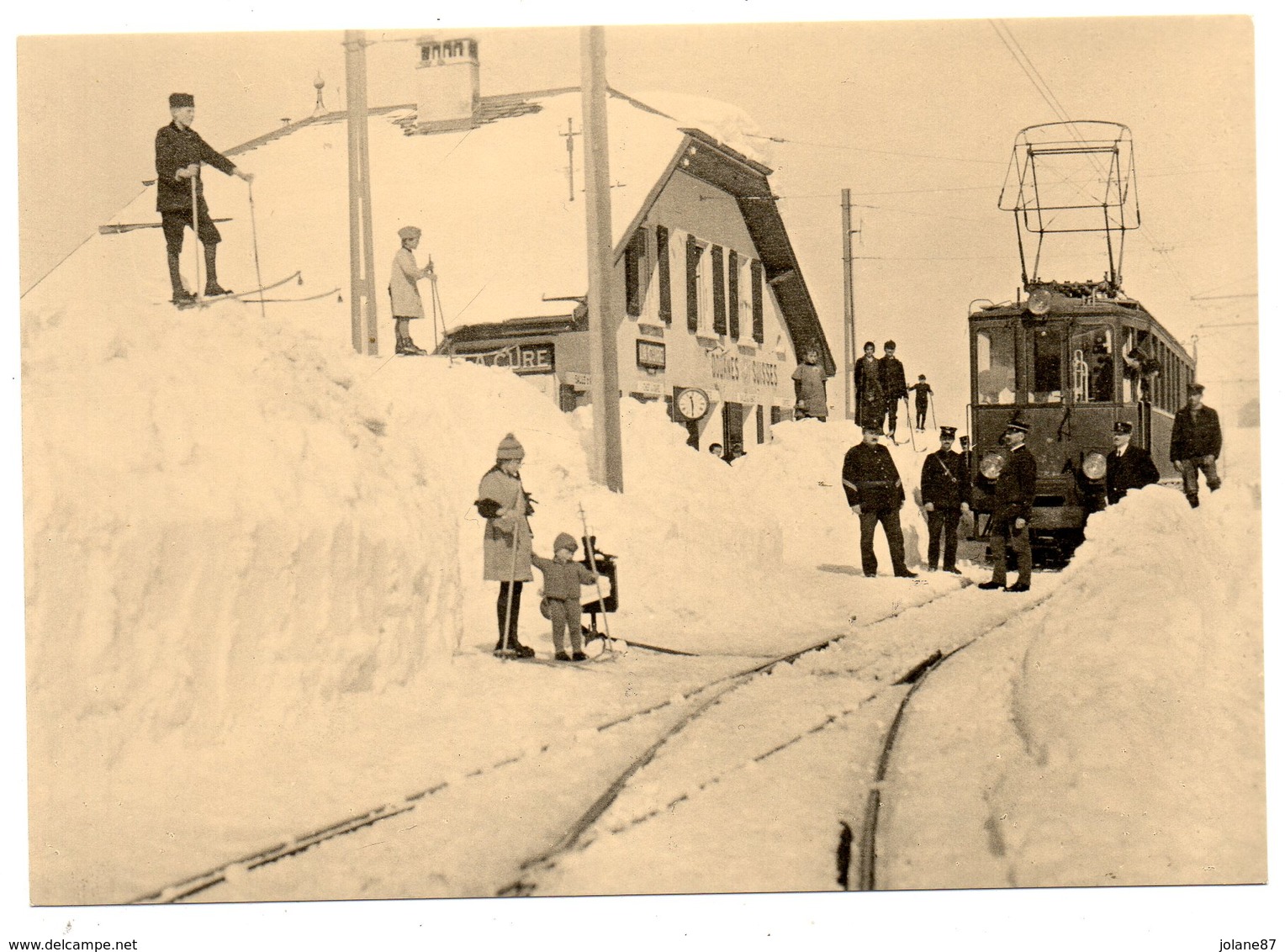 CPM     SUISSE         GARE DE LA CURE VERS 1930       TRES ANIMEE - Gares - Avec Trains