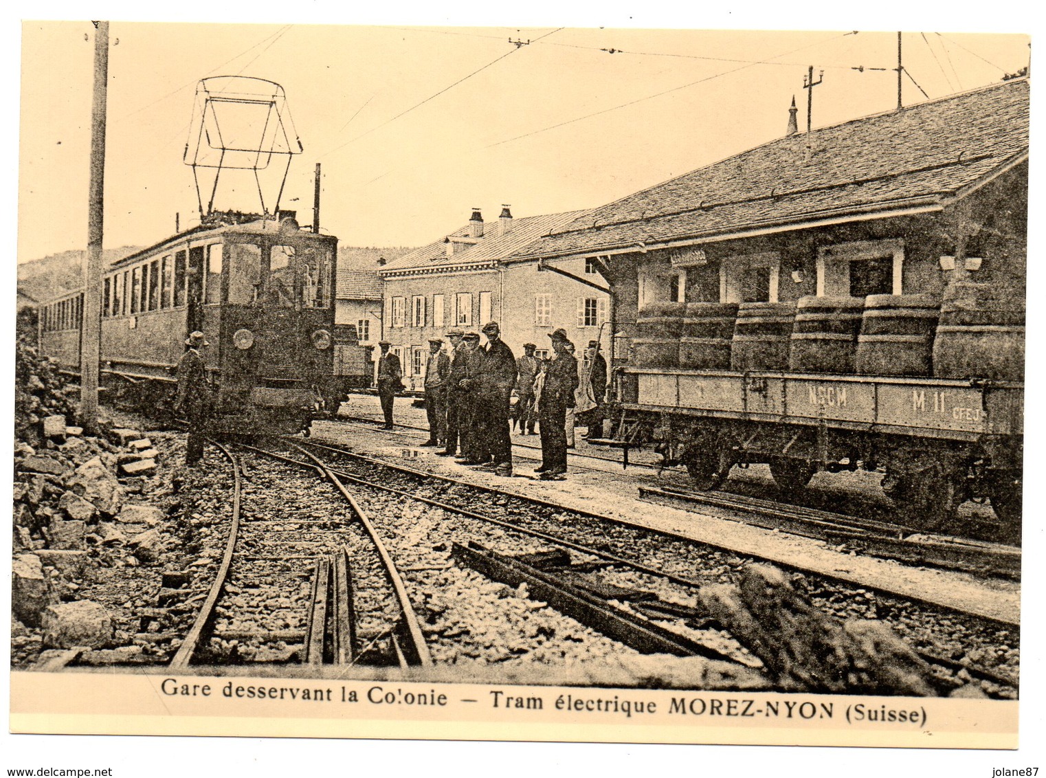 CPM    SUISSE          GARE DESSERVANT LA COLONIE      TRAM ELECTRIQUE MOREZ NYON         GARE DES ROUSSES VERS 1922 - Gares - Avec Trains