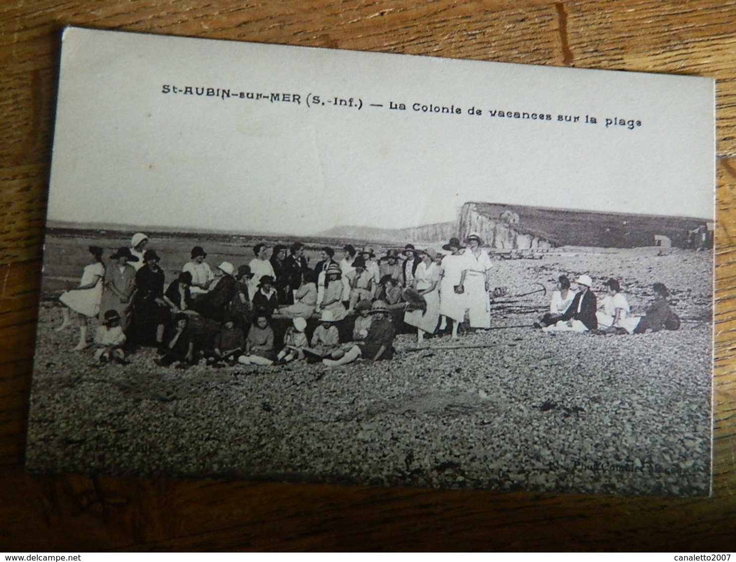 SAINT AUBIN SUR MER:LA COLONNIE DE VACANCES SUR LA PLAGE ANIMEE CARTE BRUNE - Altri & Non Classificati