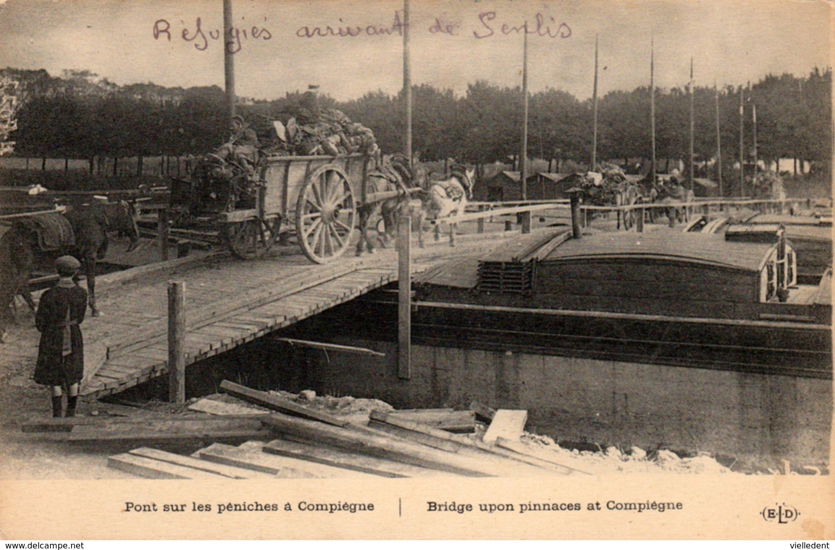 Guerre De 14-18 - Pont Sur Les Péniches à Compiègne Où Passent Des Réfugiés - Cpa En Bon état - 2 Scans - Guerre 1914-18