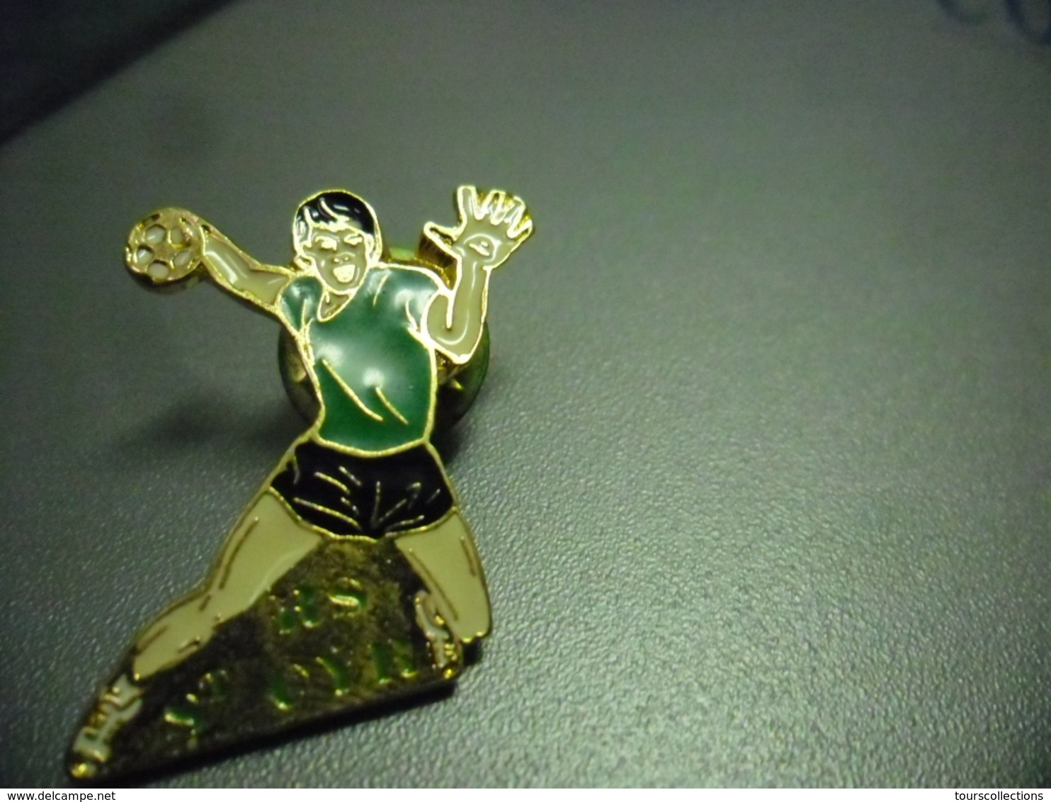 Pin's HANDBALL RS De SAINT CYR (37) Au Nord De Tours - VINTAGE @ 25 Mm X 20 Mm - Handball