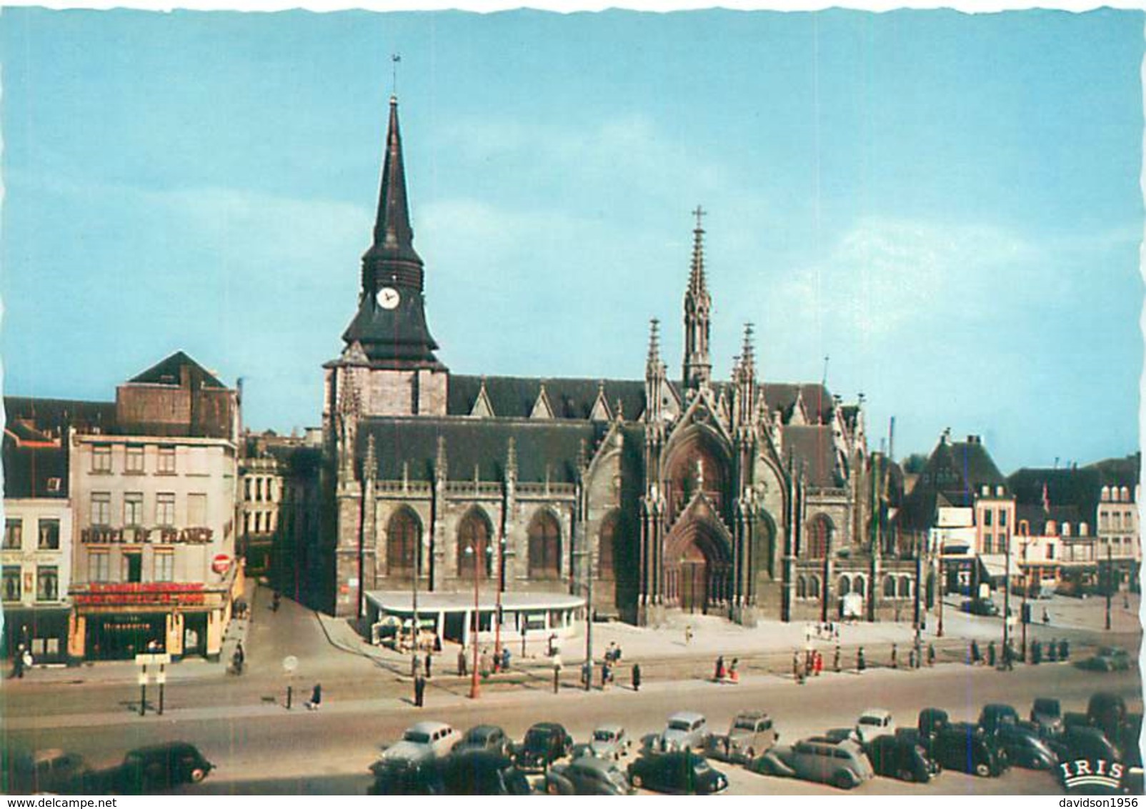 Cpsm -     Roubaix -  Grand ' Place Et Eglise Saint Martin  , Animée           AH206 - Roubaix