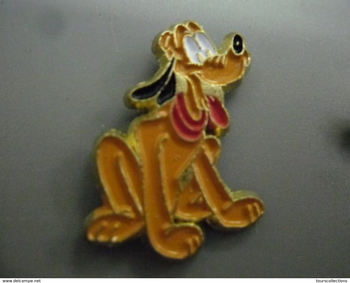 Pin's DISNEY PLUTO De Mickey @ 25 Mm X 18 Mm - Disney