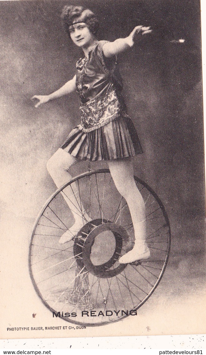 CPA Cirque Circus Cirk Acrobate Miss READYNG Roue Velo Cyclime Cycling (2 Scans) - Circus