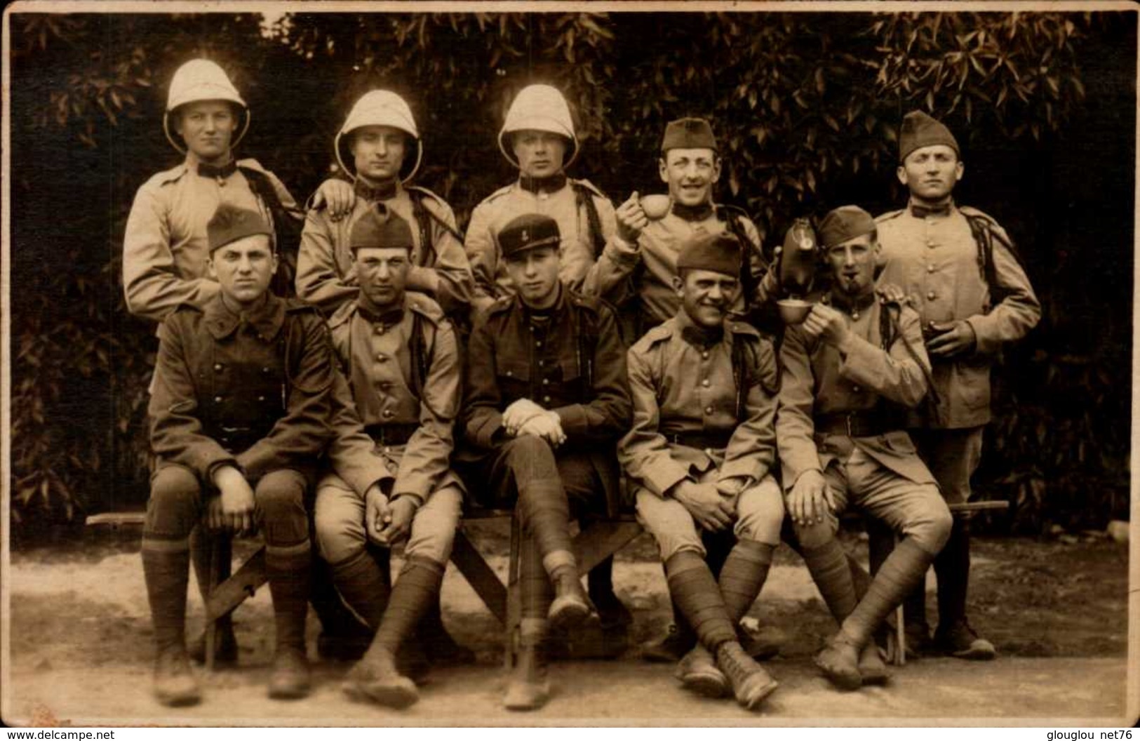 CARTE PHOTO AVEC MILITAIRES..PHOTOGRAPHE M.CHAVANES A RABAT   VOIR DOS - Personajes