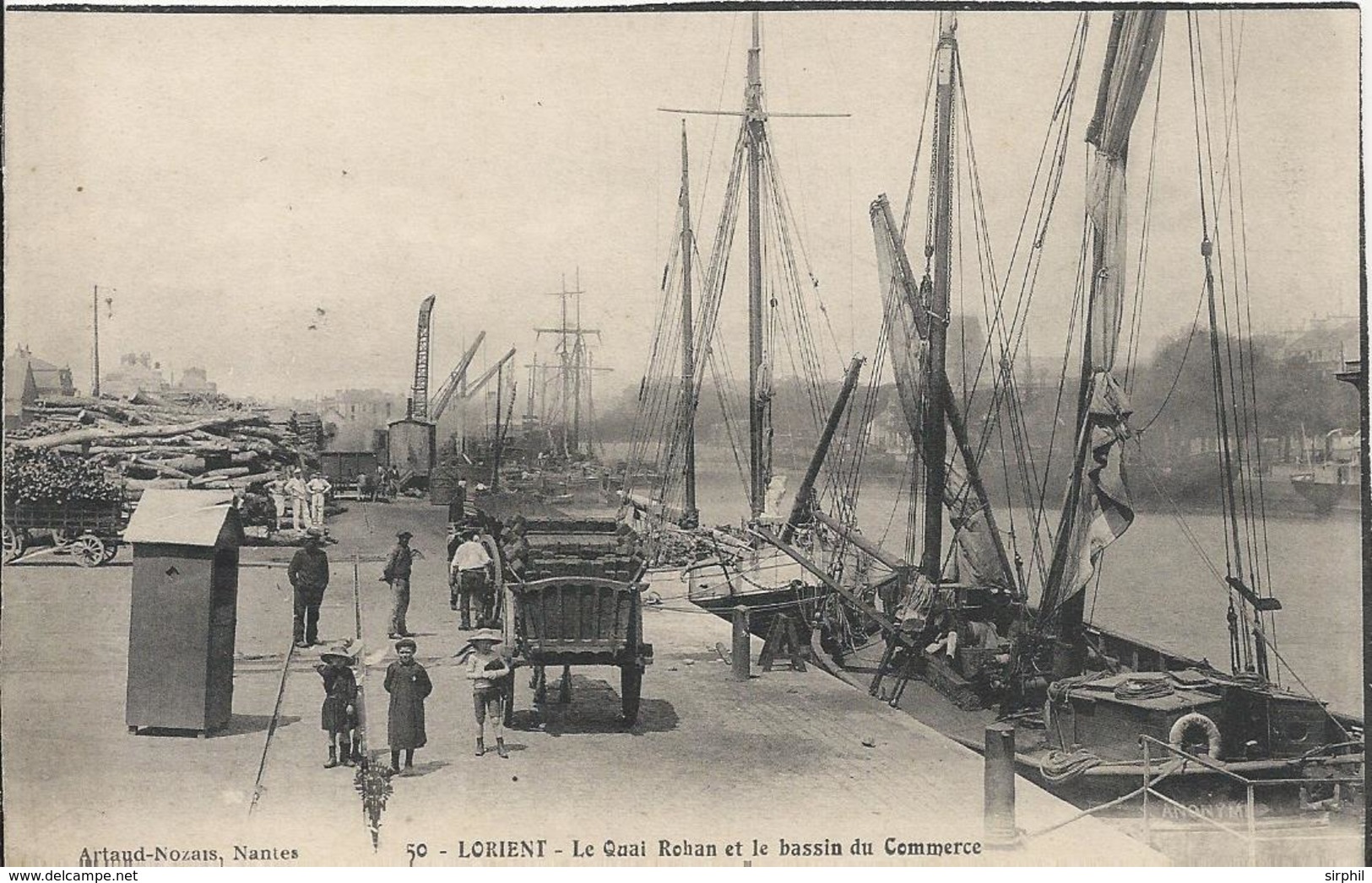 Carte Postale Ancienne De Lorient Le Quai Rohan Et Le Bassin De Commerce - Lorient