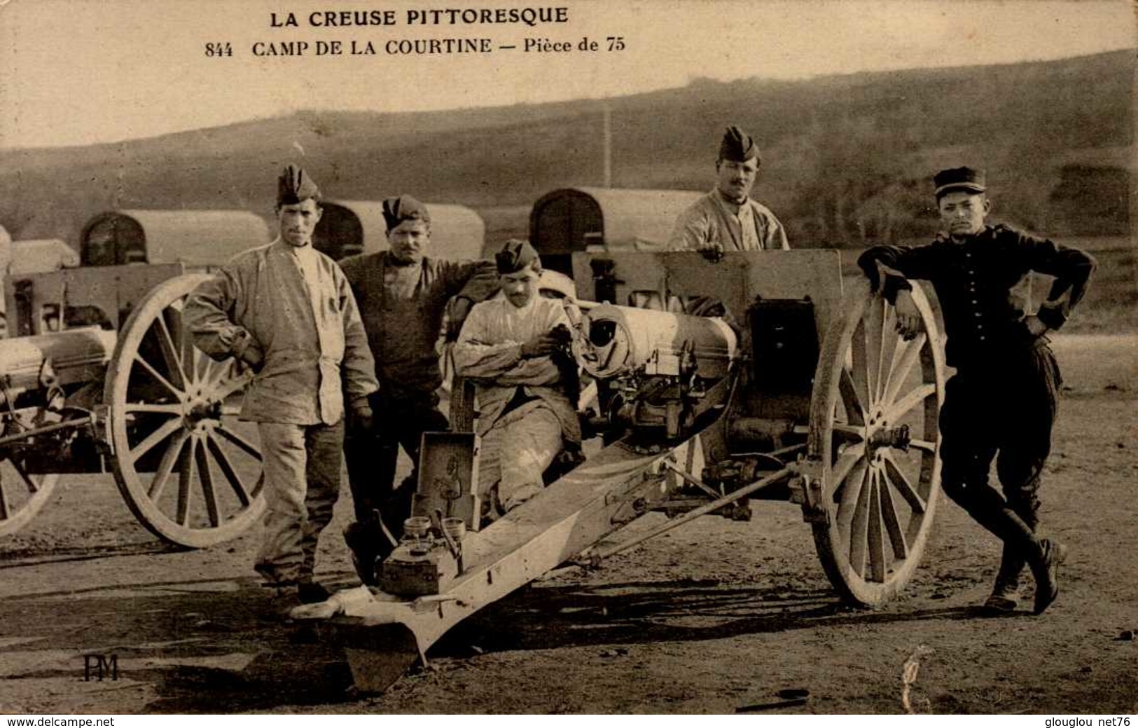 CAMP DE LA COURTINE...PIECE DE 75...CPA ANIMEE - Casernes